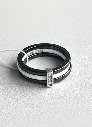 Серебряное кольцо с керамикой 18.5 женское родированное черно-белое тройное