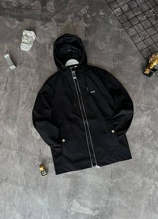 Стильна вітровка boss