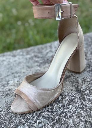 Босоніжки жіночі на підборах nivelle 37 розмір