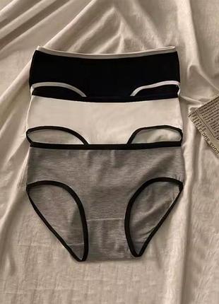 Комплект женских трусиков