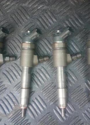 Форсунка 1,6 e-hdi peugeot 207 208 308 3008 2008