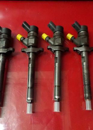 Форсунка топливная ford peugeot 1.6 d 04455110239 б/у оригинал