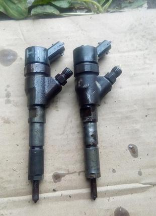 Форсунка топливная peugeot 206 0445110076 2.0 hdi б/у оригинал