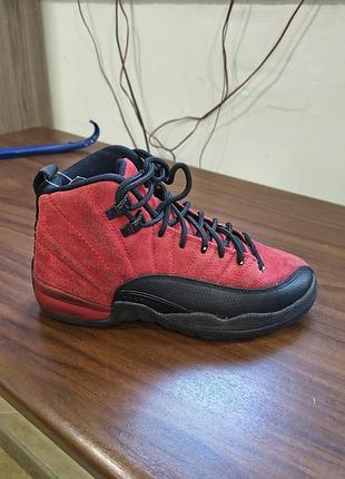 Кроссовки мужские jordan 12 retro reverse flu game 2020. размер 36.5. марериал, замш, 
сезон осень, теплая зима, весна.