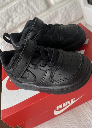 Дитячі кросівки nike (найк) в чорному кольорі унісекс шкіряні