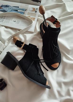 Черные босоножки river island. натуральная замша