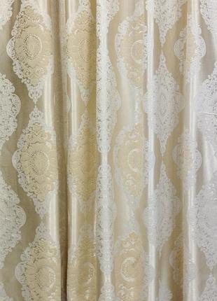 Шторная жаккардовая ткань корона sh2001 молочного цвета  и светлым узором для зала гостинной