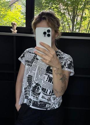 Футболка з принтом газети