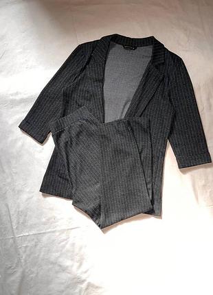 Брючний костюм в полоску