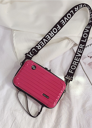 Нова,стильна,каркасна сумочка крос-боди у формі чемодана forever young