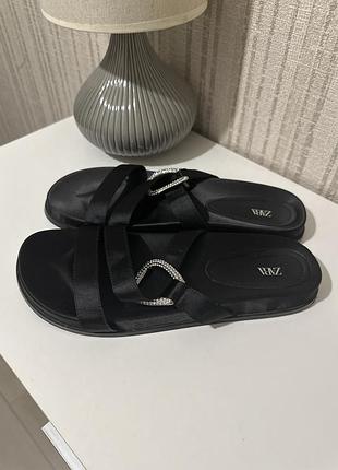Шльопанці zara