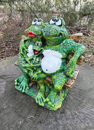 Садовая фигура лягушка