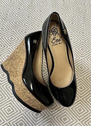 Туфлі лакові на корковій подошві erra