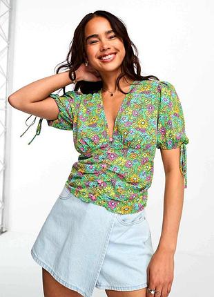 Брендова легка блузка "asos" з яскравим квітковим принтом. розмір uk16/eur44.