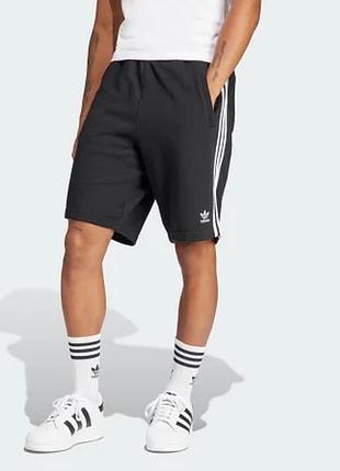 Чоловічі шорти adidas спортивного крою