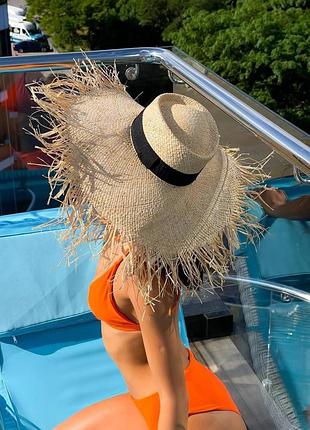 Пляжний солом'яний капелюх