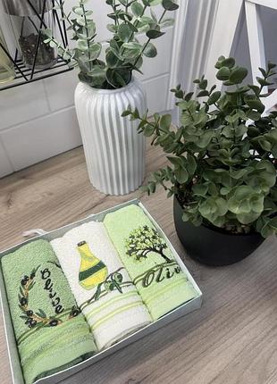 Набір кухонних махрових рушників з вишивкою в подарунковій коробці 3 штуки coton delux оливка