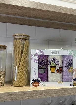 Набір кухонних махрових рушників з вишивкою в подарунковій коробці 3 штуки coton delux лаванда