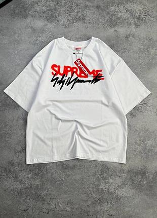 Біла футболка супрім