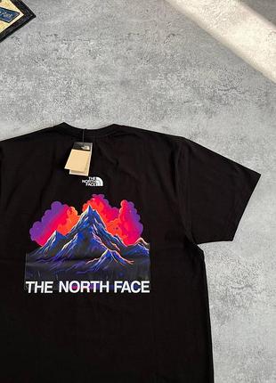 Чорна футболка тнф