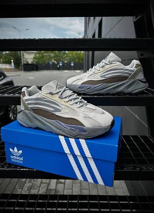 Чоловічі кросівки   adidas yeezy boost 700 v2