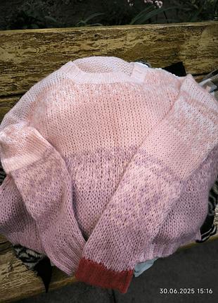 Свитер ручной работы розовый