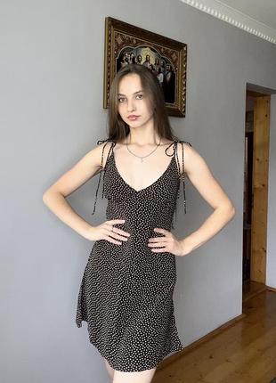 Літня коричнева сукня в горошок на бретелях