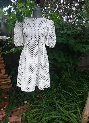 Чудоыа сукня в горох