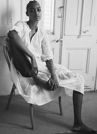 Довга вільна сукня з вибитої бавовни