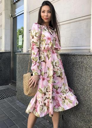 Нарядное длинное платье в цветах