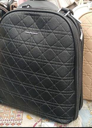 Вместительный фактурный рюкзак из экокожи