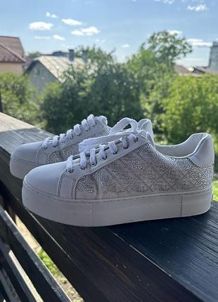 Кросівки guess