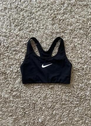 Спортивний топ nike розміру xs