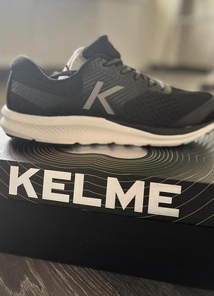 Чоловічі бігові кросівки kelme2 фото