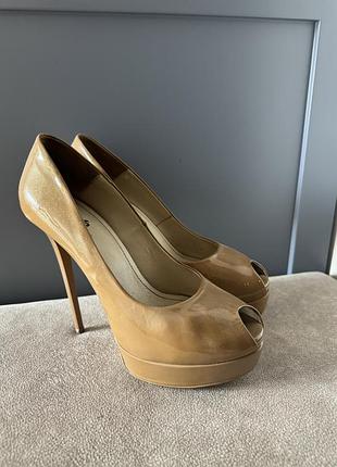 Жіночі туфлі