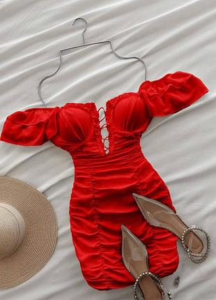 Сукня новинка, закохує в себе