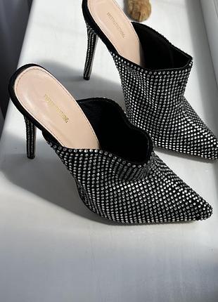 Блискучі мюлі на на шпильках 😍