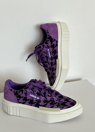 Жіночі кросівки adidas 39,5 розмір