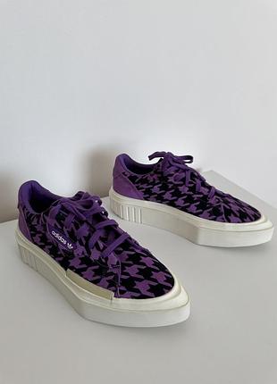 Жіночі кросівки adidas 39,5 розмір2 фото
