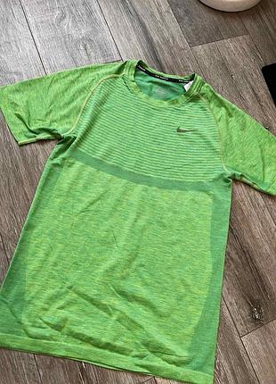 Футболка спортивна