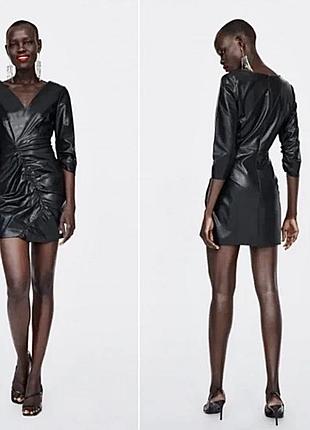Жіноче коротке плаття з екошкіри zara