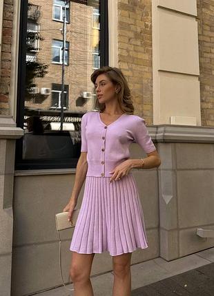 Трикотажный костюм с короткой юбкой и кофтой с коротким рукавом