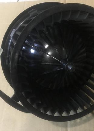 Моторчик печки vw t4  (т-образный штекер)