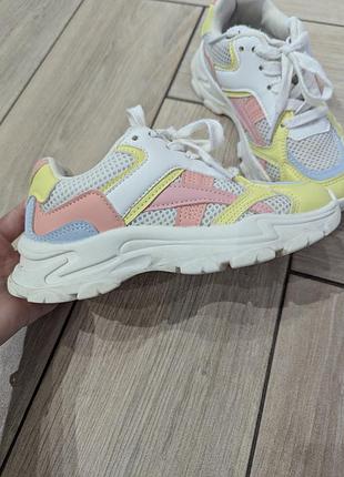 Кросівки reserved