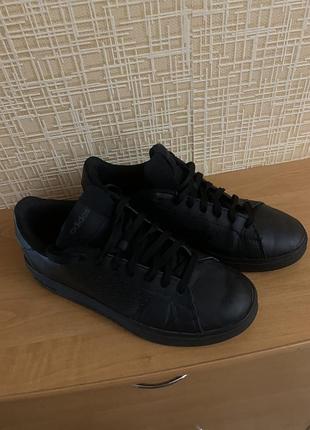 Чоловічі кросівки adidas .в гарному стані ,практичні та універсальні .