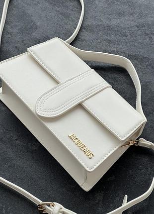 Женская сумка jacquemus le grand bambino white/gold белая классическая жакмюс ле бамбино крос боди