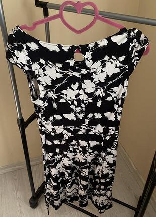 Жіноча сукня