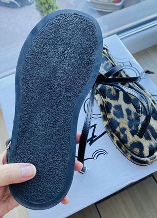 Босоніжки лео шкіра