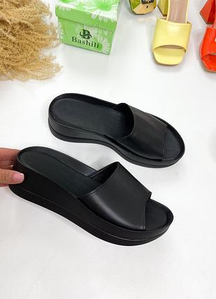 Шкіряні шлопанці на платформі