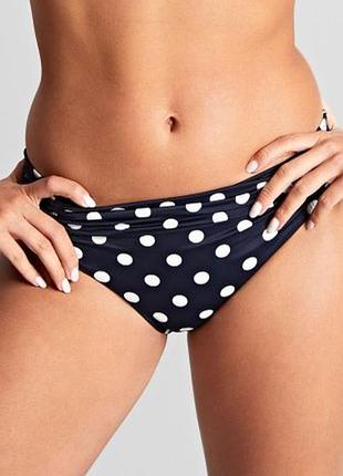 Плавки с широким отворотом.